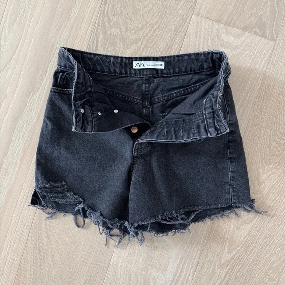 Zara Distressed Denim Shorts - Picture 5 of 5
